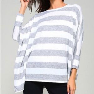 Women’s flowy top size small NWT